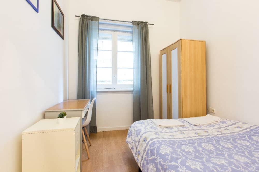 Furnished Room 5 with Wardrobe & Double Bed em lisboa – foto 1 de 3