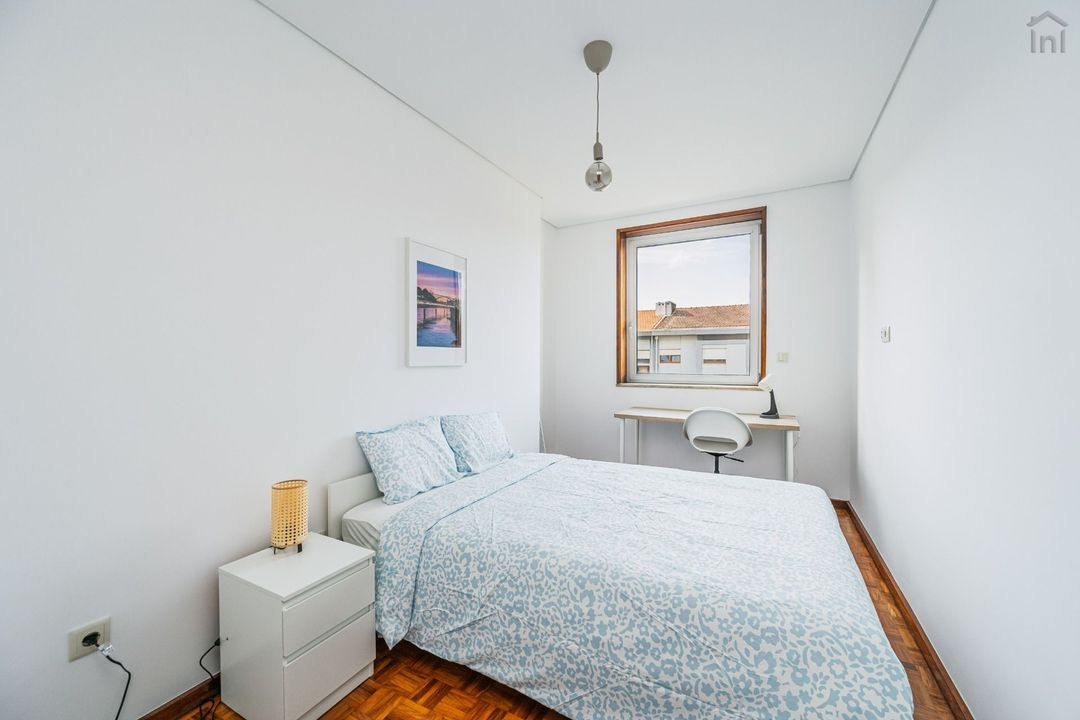 Room 4 - Quarto Varanda Grande in Bonfim, porto – photo 1 of 1