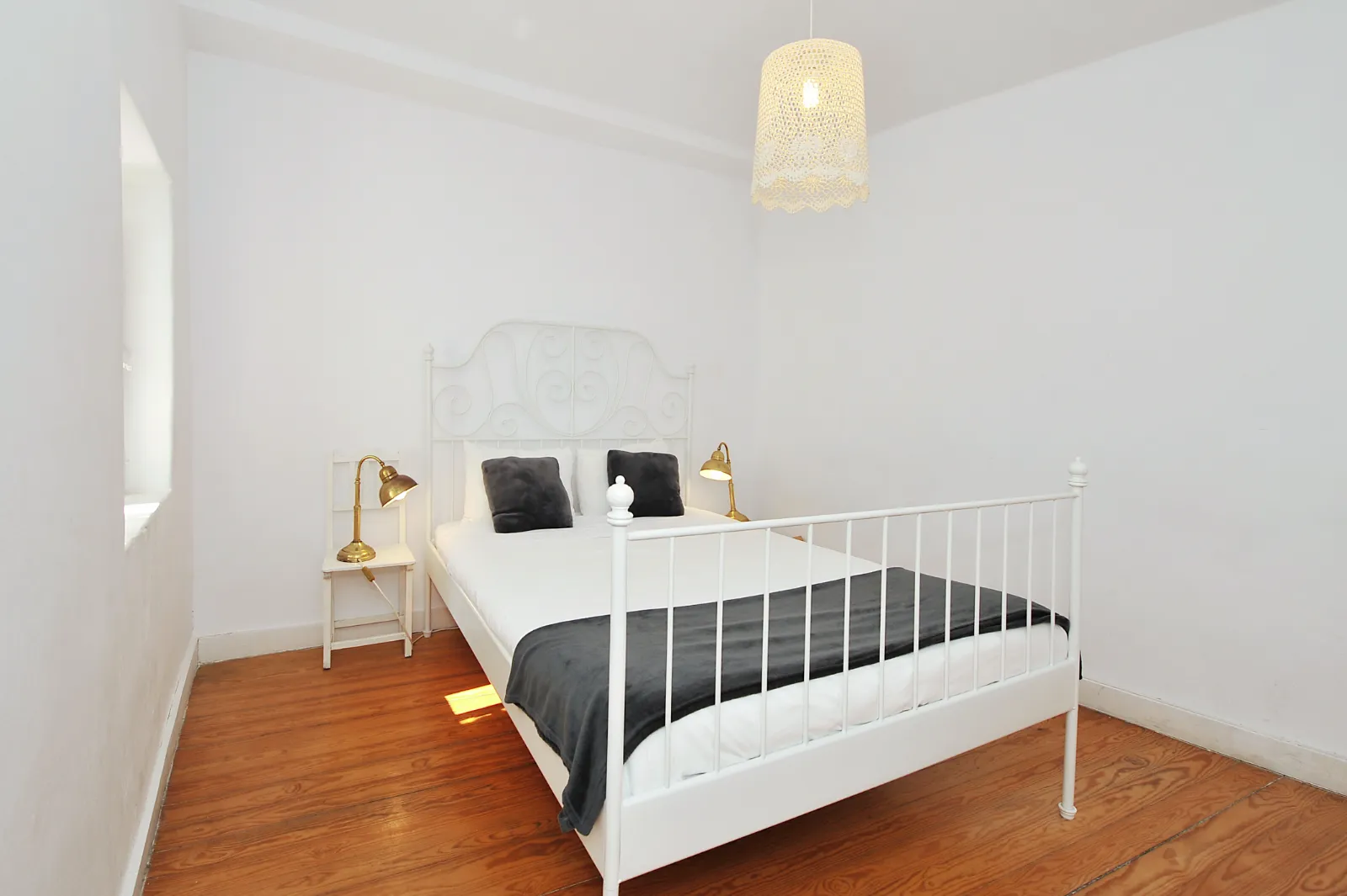 Double Sized Bedroom Nr.2 in Rua da Rosa em Misericórdia, Lisbon – foto 3 de 22