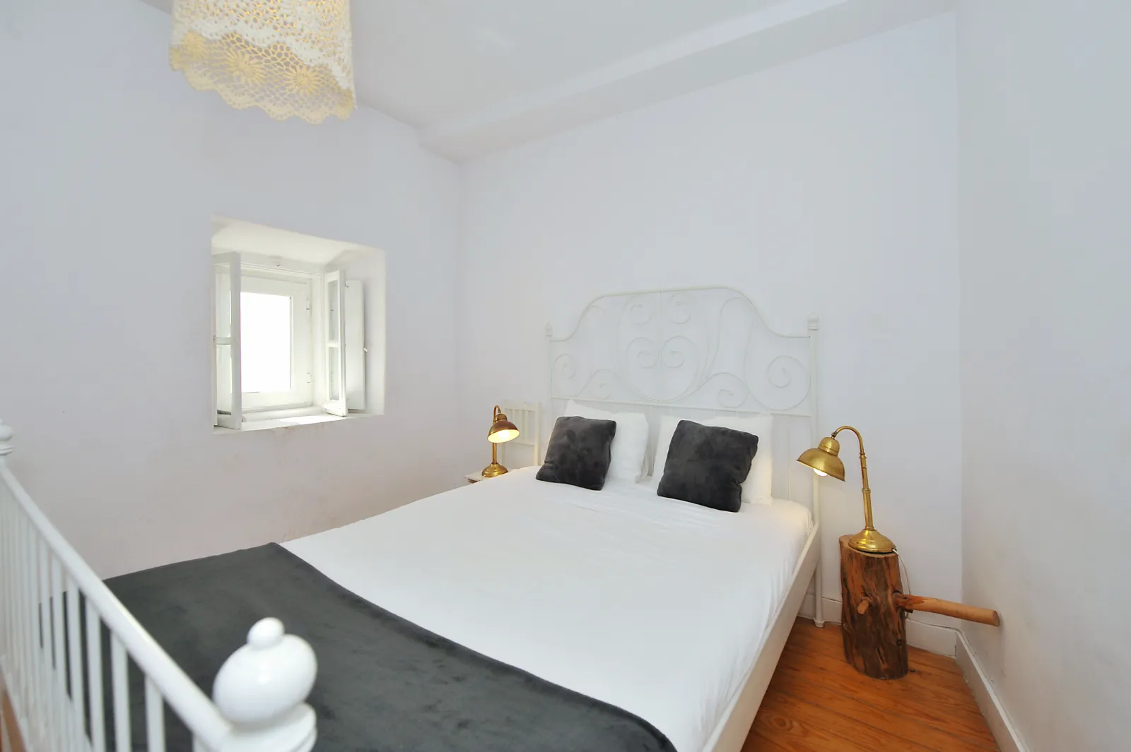 Double Sized Bedroom Nr.3 in Rua da Rosa em Misericórdia, Lisbon – foto 3 de 22