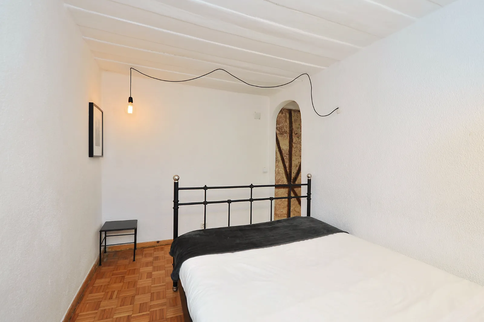Double Sized Bedroom Nr.1 in Rua da Rosa em Misericórdia, Lisbon – foto 3 de 22