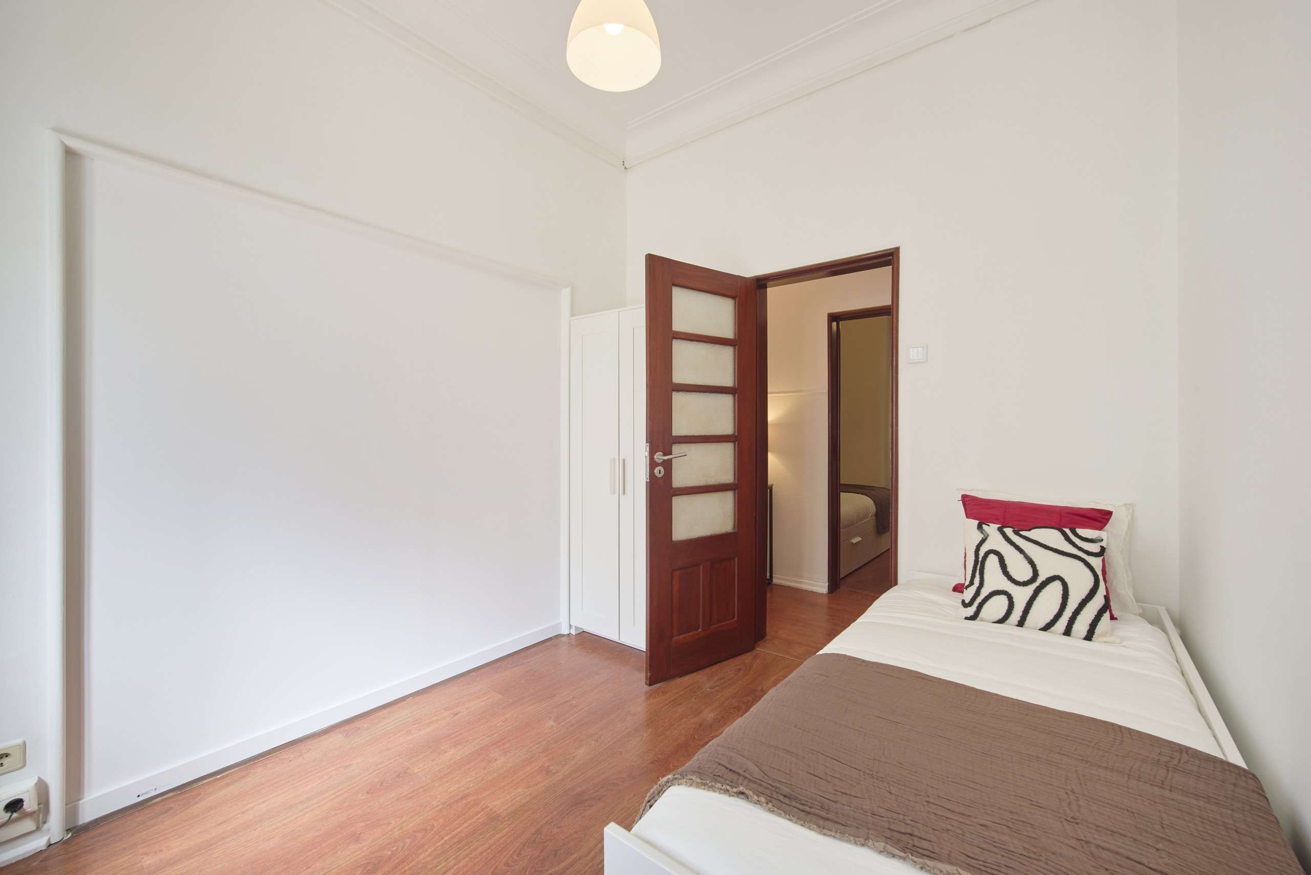 Modern Room 6 for Study & Rest em lisboa – foto 1 de 4