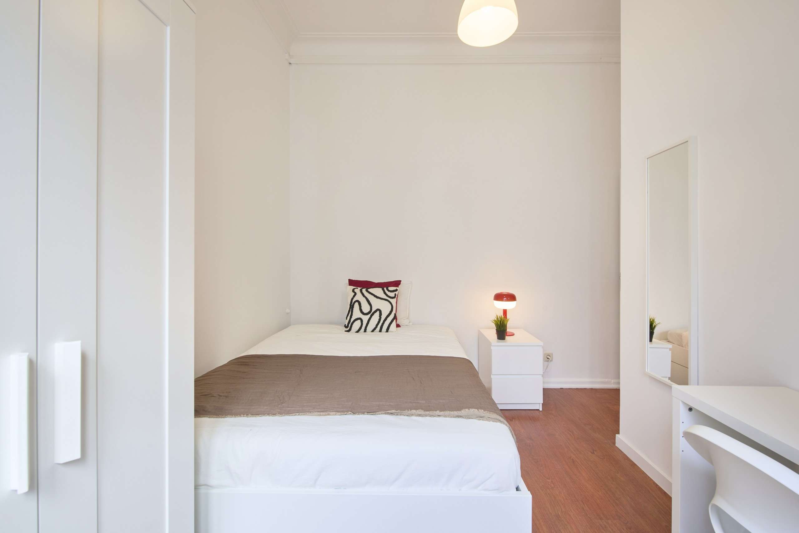 Room 3 with Double Bed & Wardrobe em Estrela, lisboa – foto 3 de 16