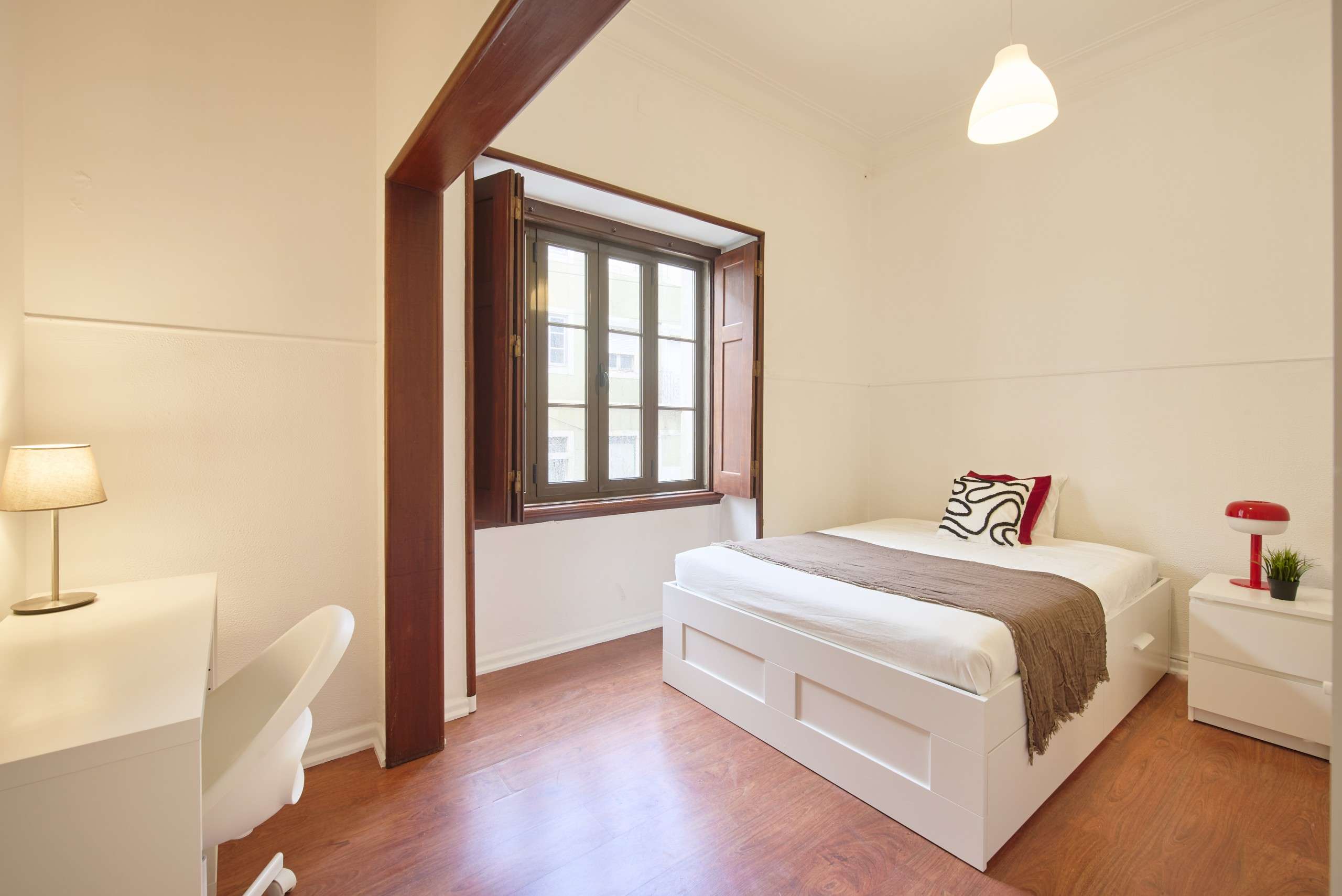 Sunny Room 1 with Desk & Wardrobe em lisboa – foto 1 de 3