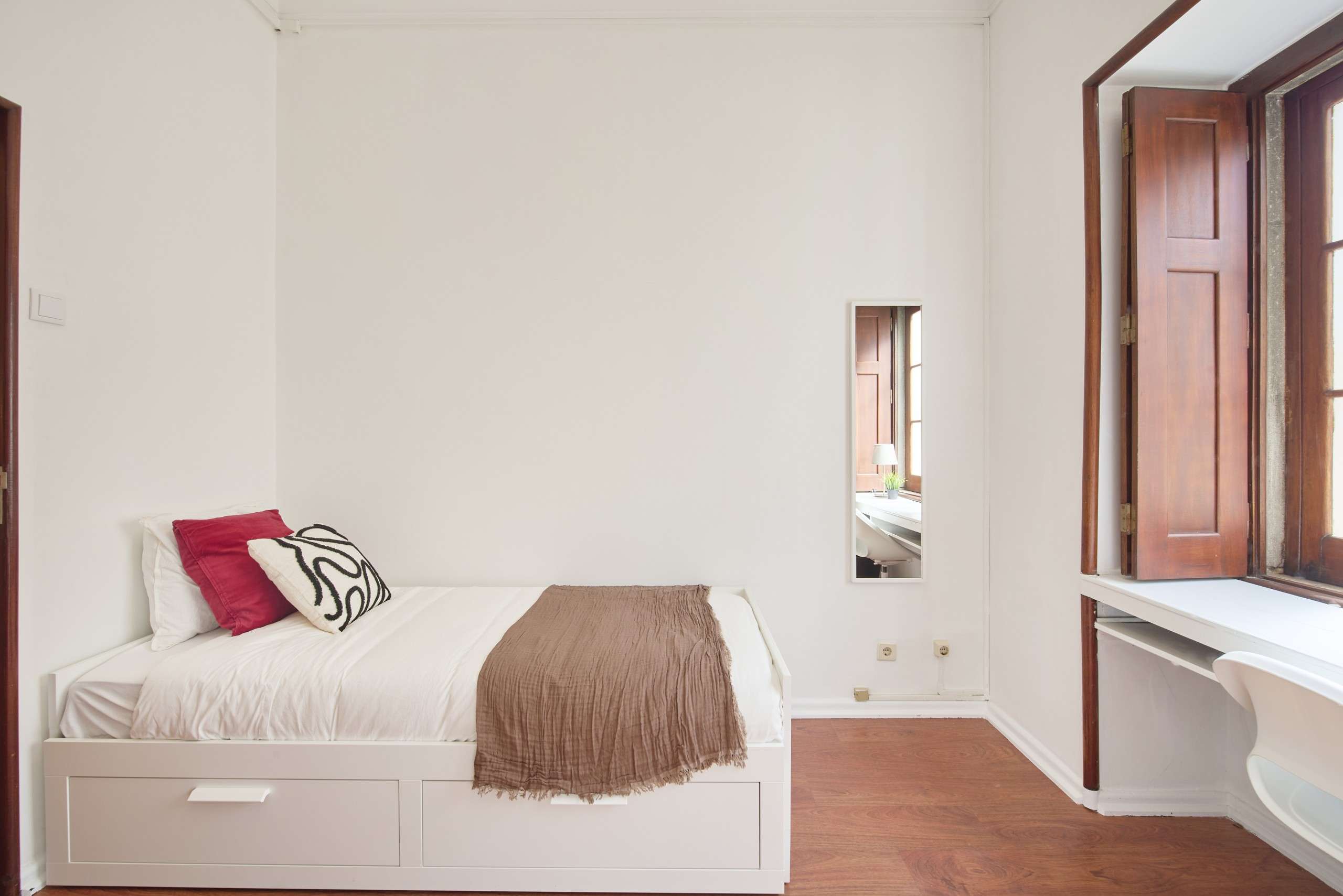Modern Room 6 for Study & Rest em Estrela, lisboa – foto 3 de 17