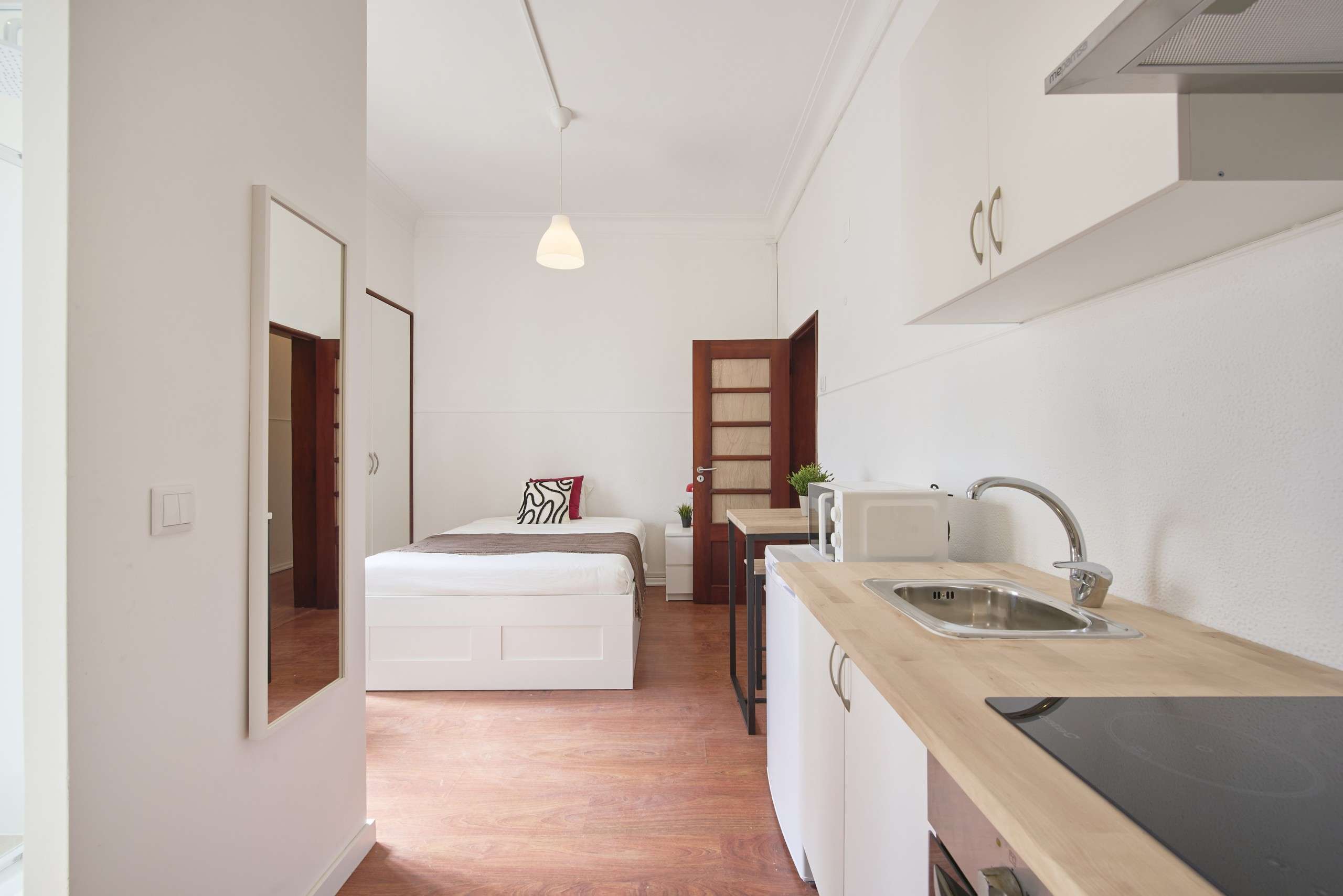 Luminous Room 10 with Private Kitchen & Bath em Estrela, lisboa – foto 2 de 17