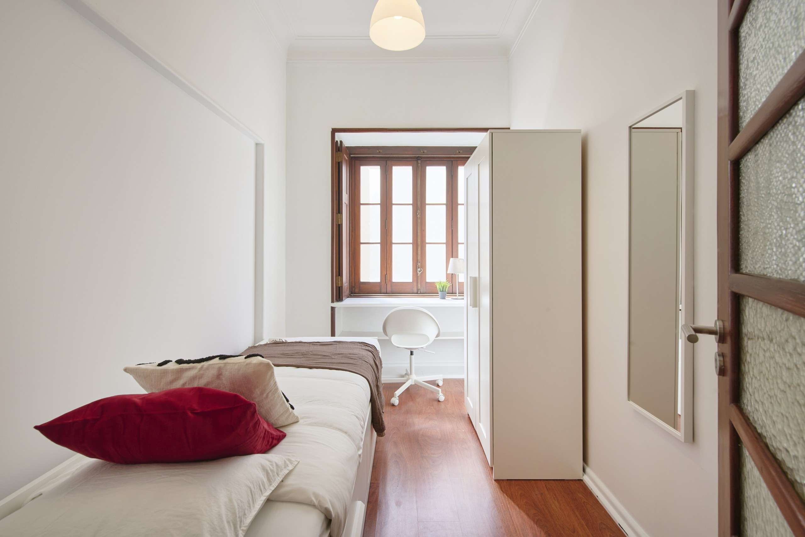 Sunny Room 5 for Study & Comfort em lisboa – foto 1 de 3
