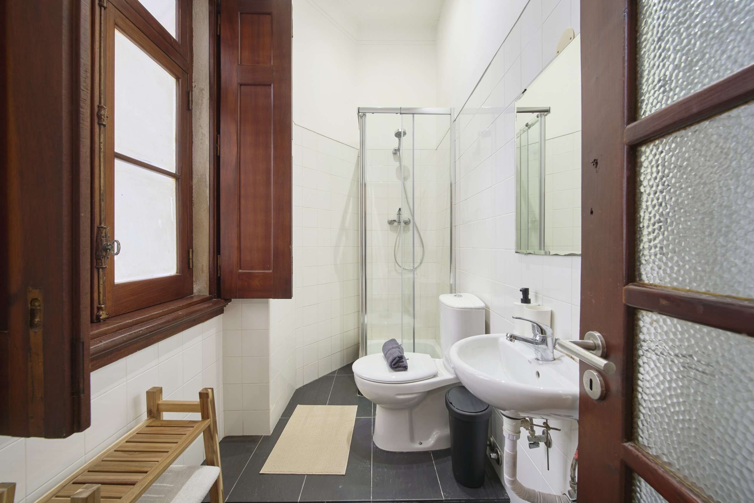 Bright Room 11 with Private Bath & Bed em Estrela, lisboa – foto 3 de 16