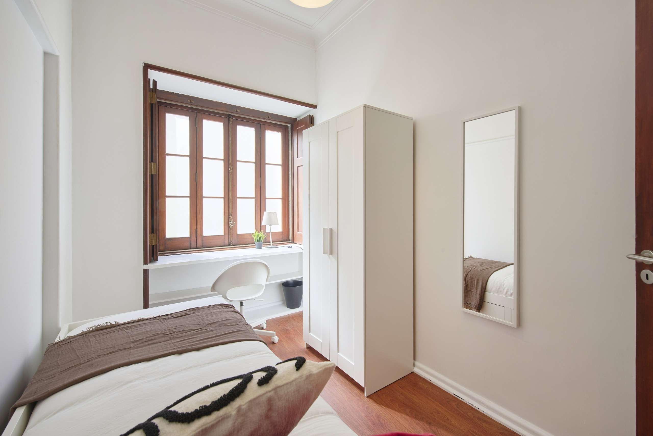 Sunny Room 5 for Study & Comfort em Estrela, lisboa – foto 2 de 16