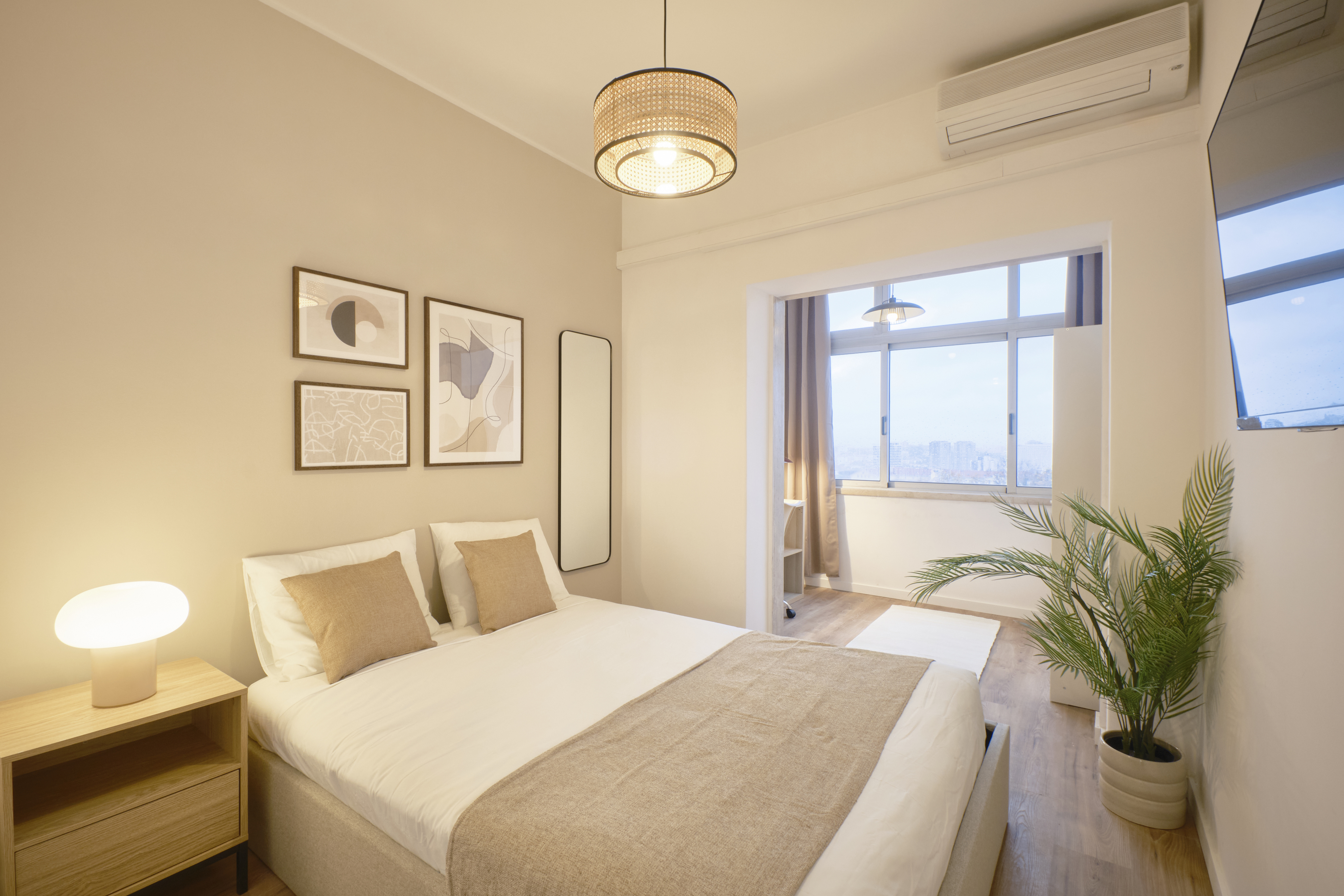 Spacious Room 9 in lisboa – photo 1 of 10