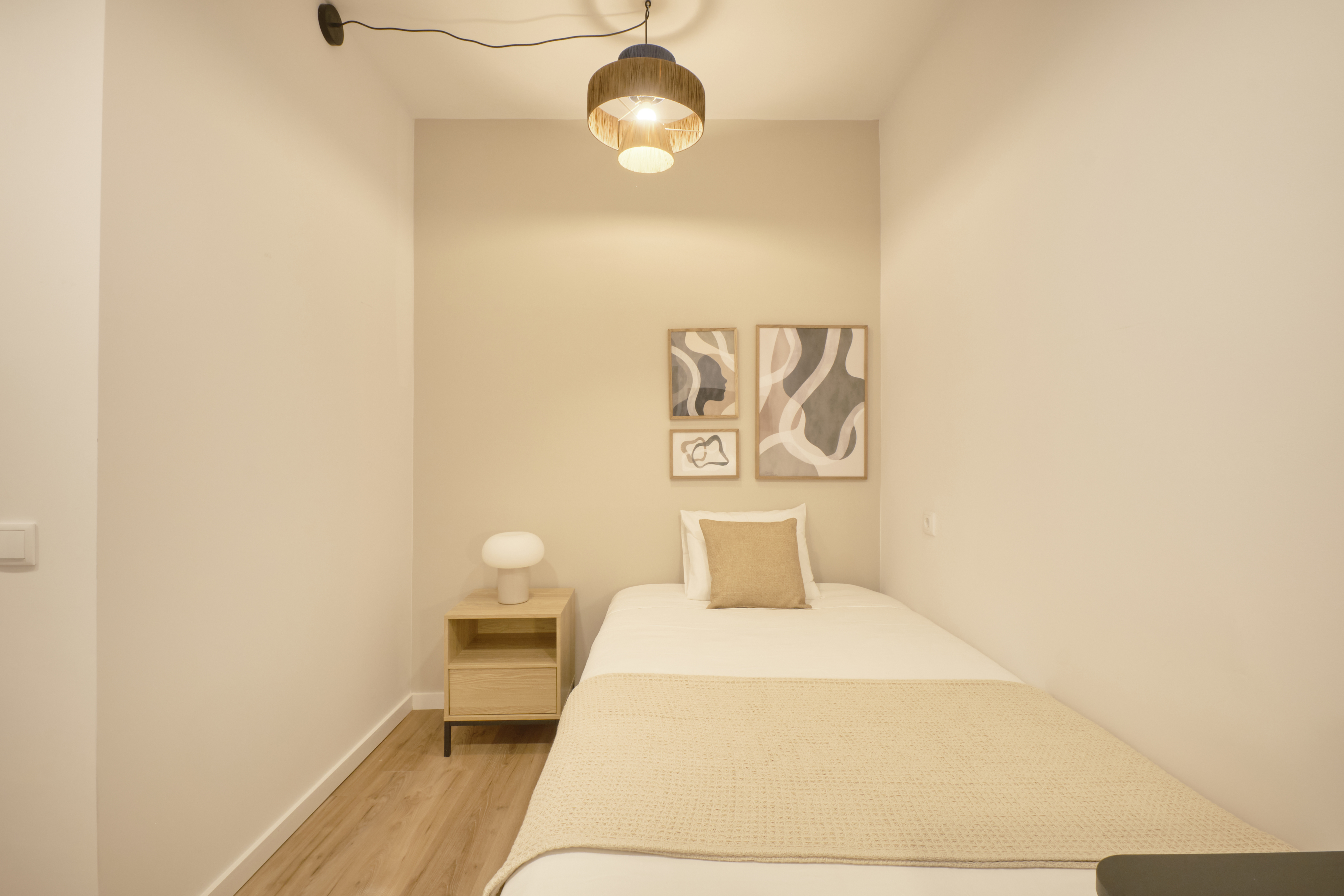 Modern Room 3 in Avenidas Novas, lisboa – photo 3 of 25