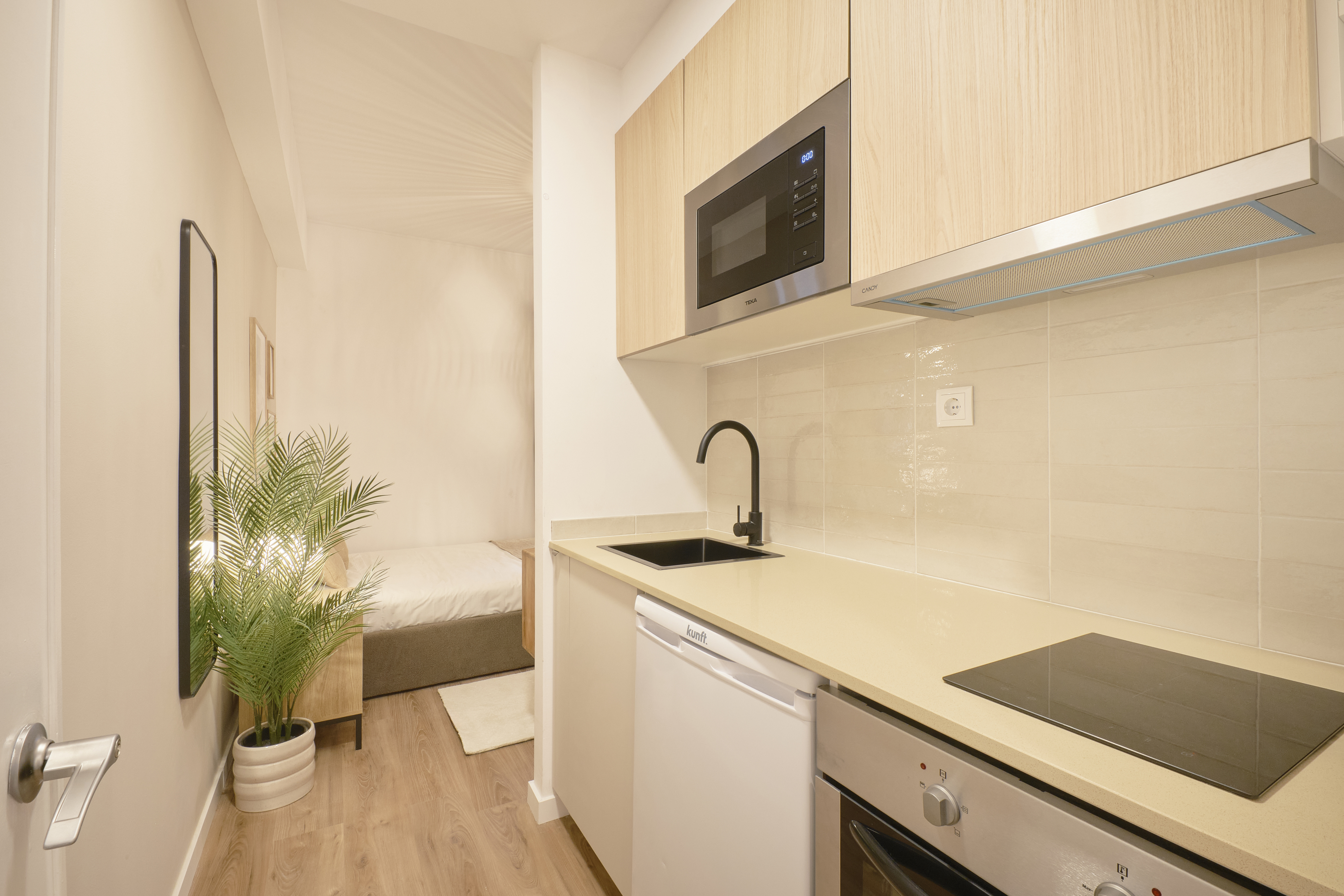Spacious Room 6 in lisboa – photo 1 of 9