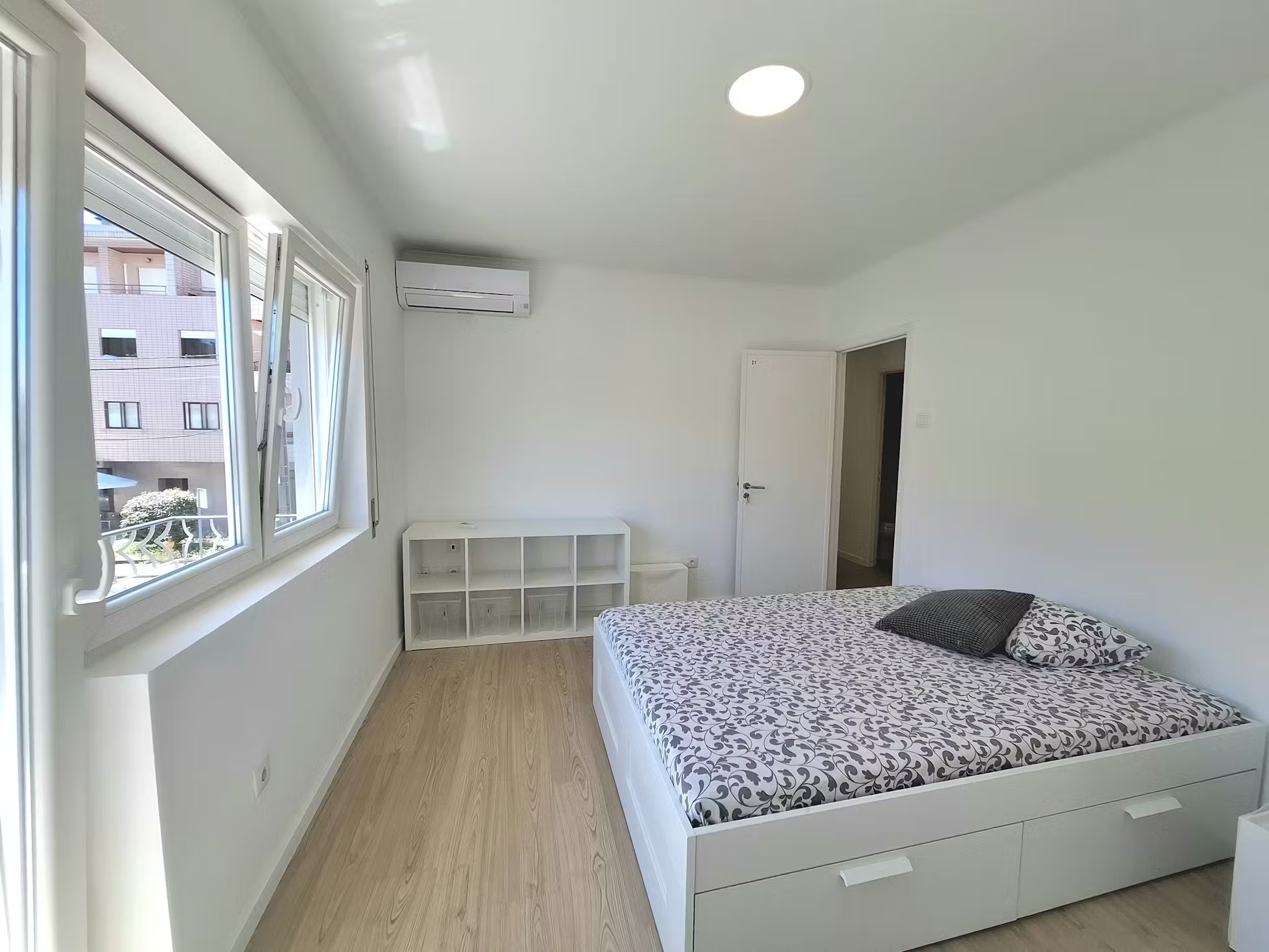 T201 - Luminous Superior Room with Sunny Balcony in porto – photo 1 of 8