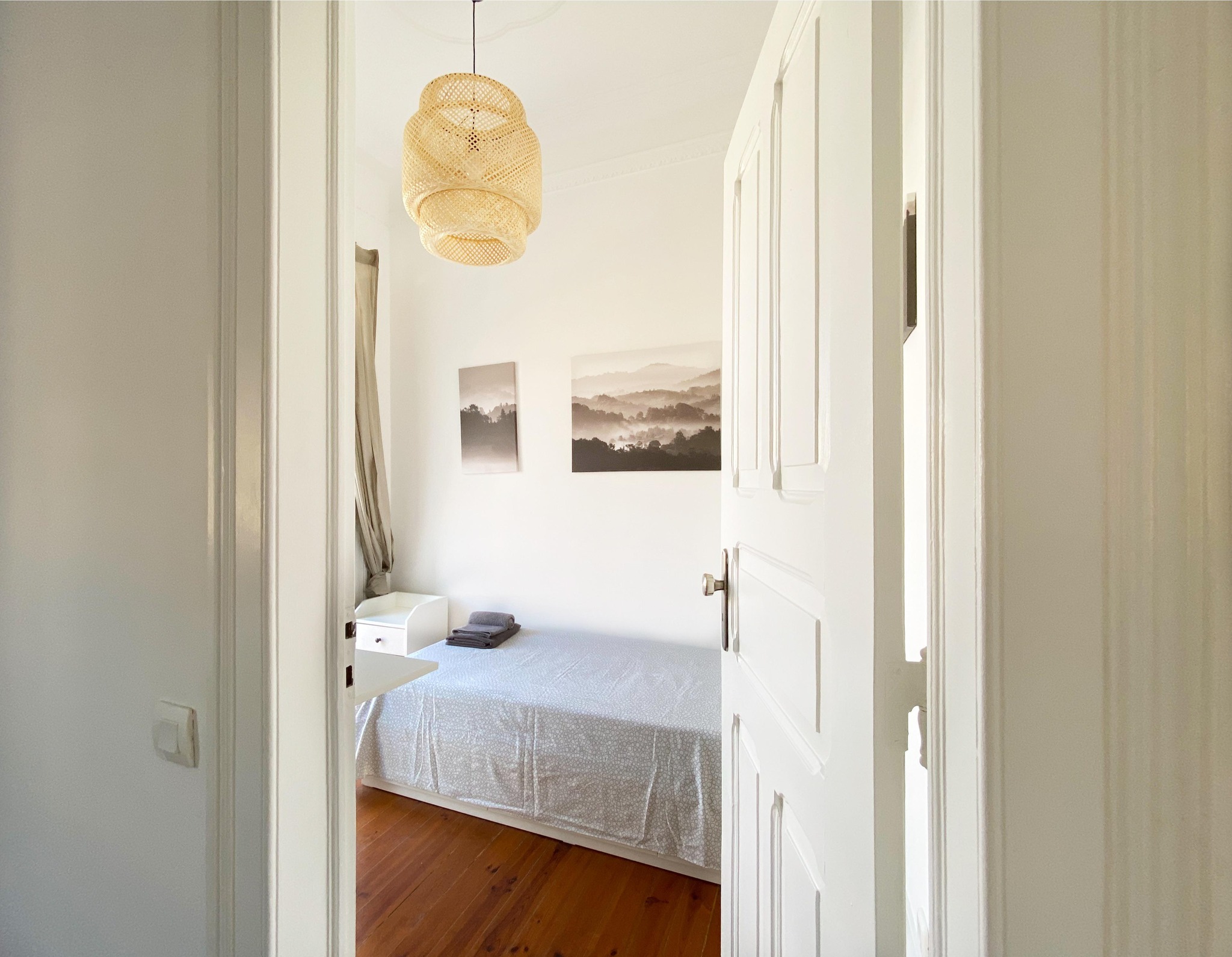 Sunny Single Room 1 with Balcony Access em São Mamede, lisboa – foto 1 de 13