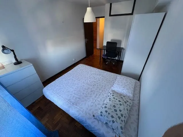 Room 3 in porto – photo 1 of 4