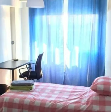 Room 4 in porto – photo 1 of 3